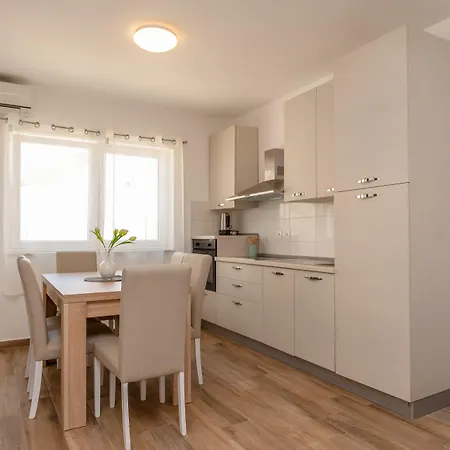 Mistral Apartman *